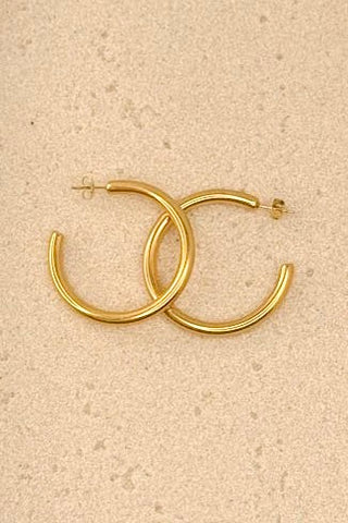 The Kaia Medium Hoop Earrings in Gold